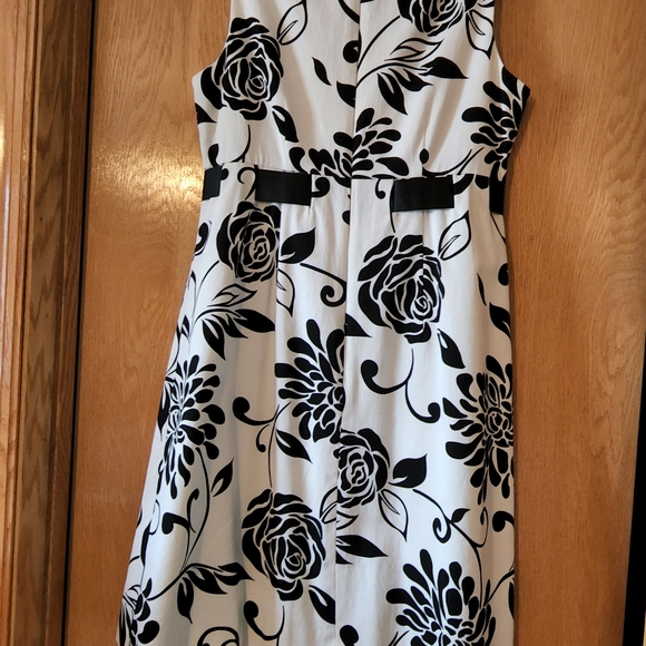 Jessica Howard dress Size 8. Black & White print w/ black ribbon tie. - Picture 3 of 6